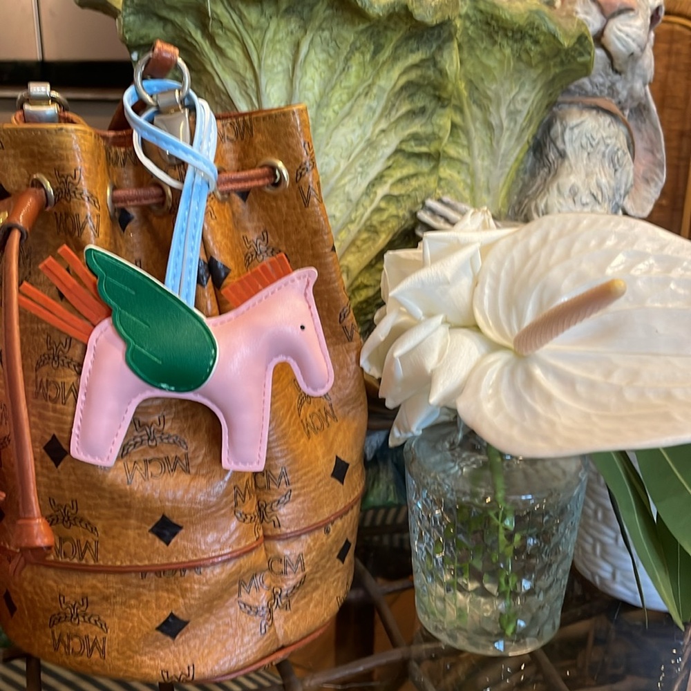 💥FLASH SALE!! MCM RARE Mini Bucket Drawstring Bag EUC w dust bag no call outs - Picture 2 of 9